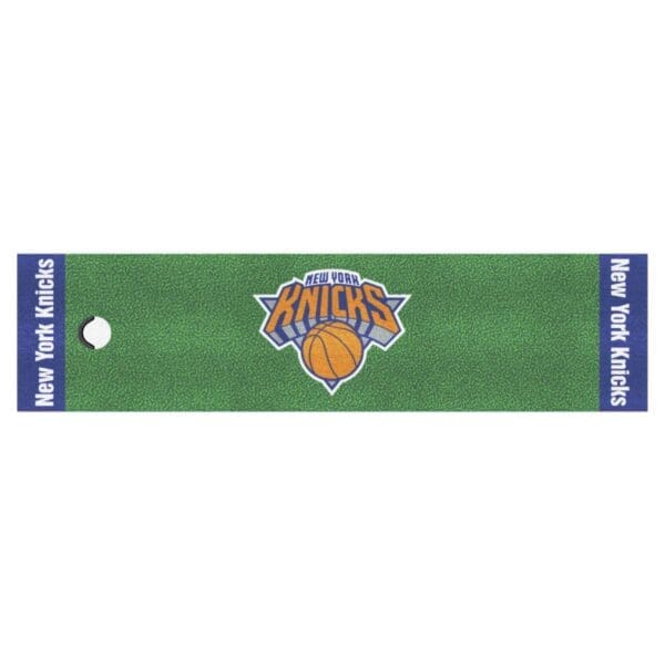New York Knicks Putting Green Mat 1.5ft. x 6ft. 9359 1 scaled